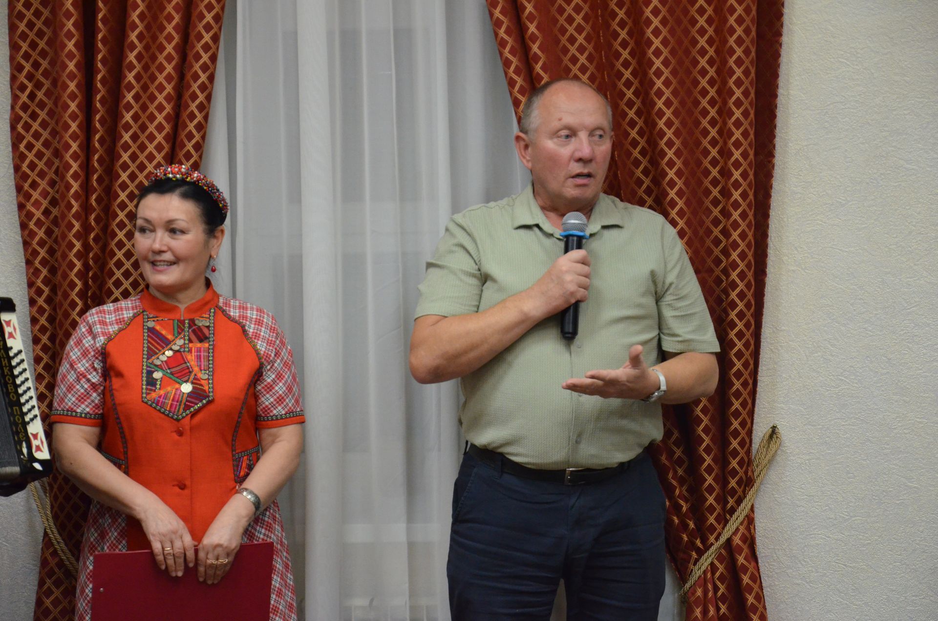 Җәкәү йортындагы «Покрау утырмасы»нда «Җиңгәчәйләр» ансамбле