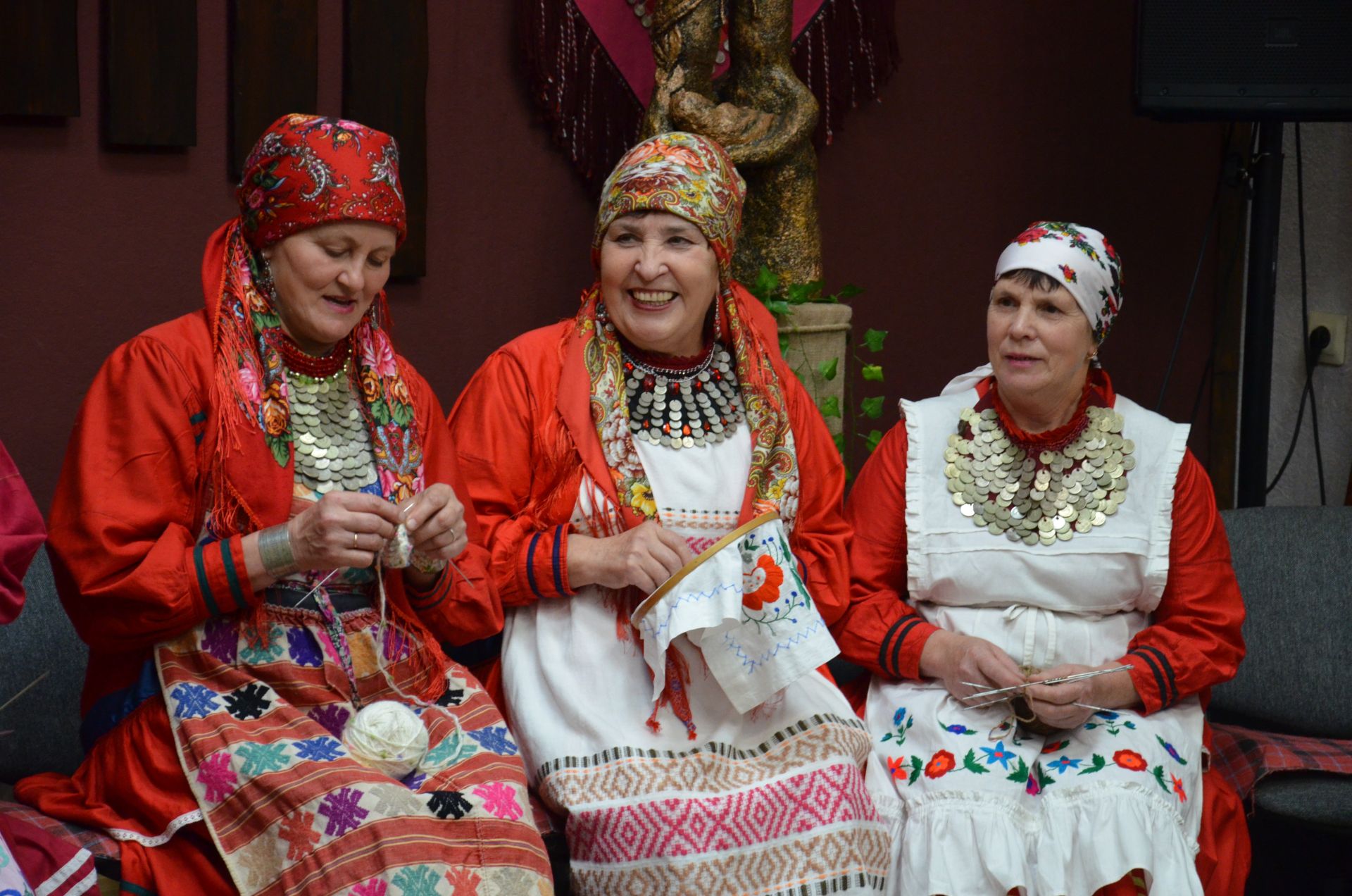 Җәкәү йортындагы «Покрау утырмасы»нда «Җиңгәчәйләр» ансамбле