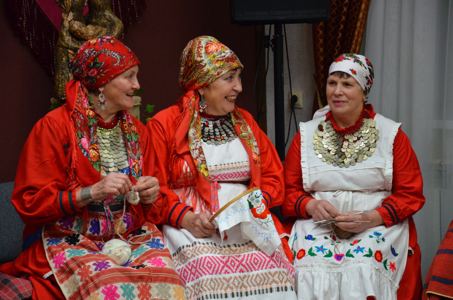 Җәкәү йортындагы «Покрау утырмасы»нда «Җиңгәчәйләр» ансамбле