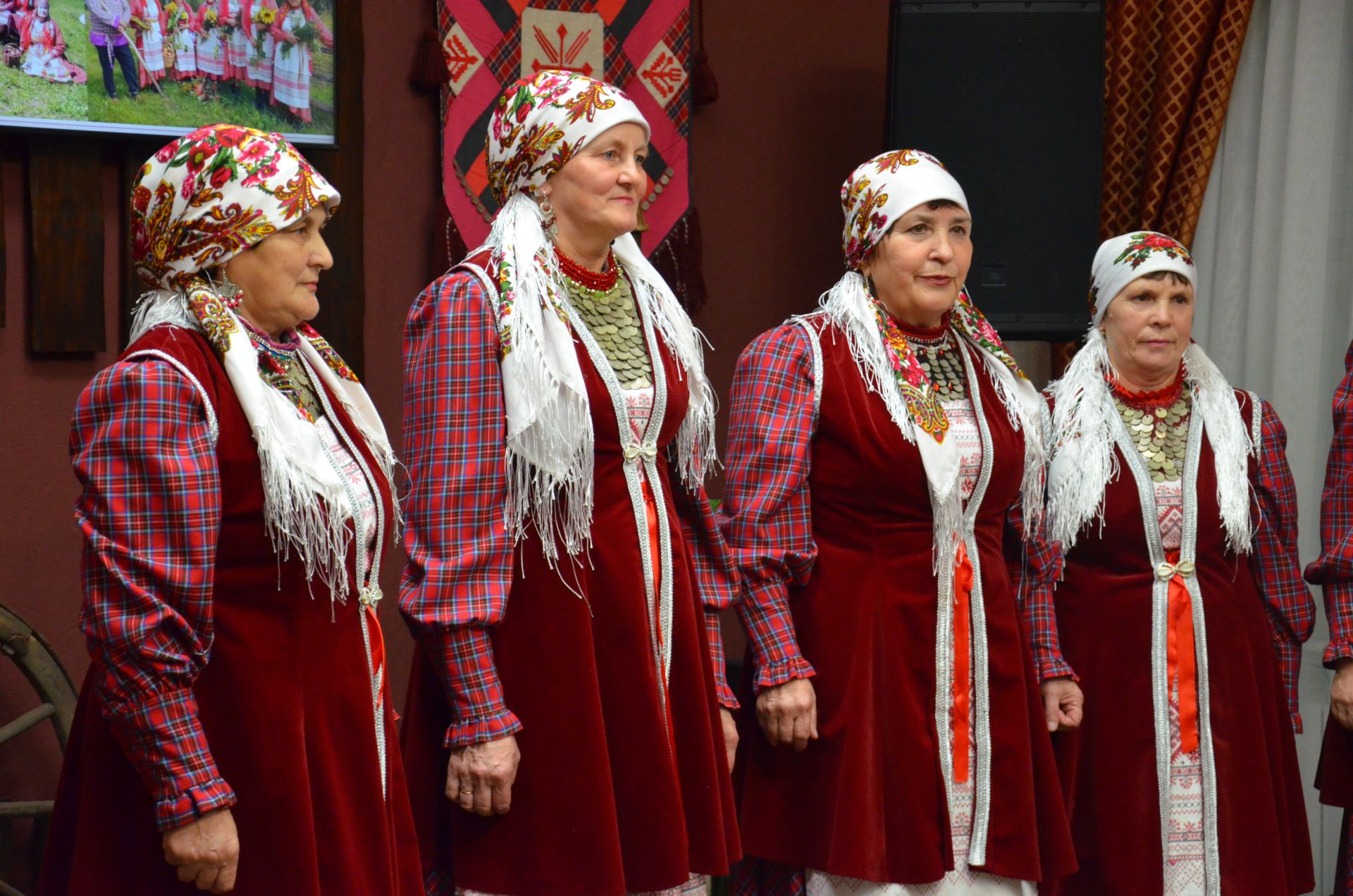 Җәкәү йортындагы «Покрау утырмасы»нда «Җиңгәчәйләр» ансамбле