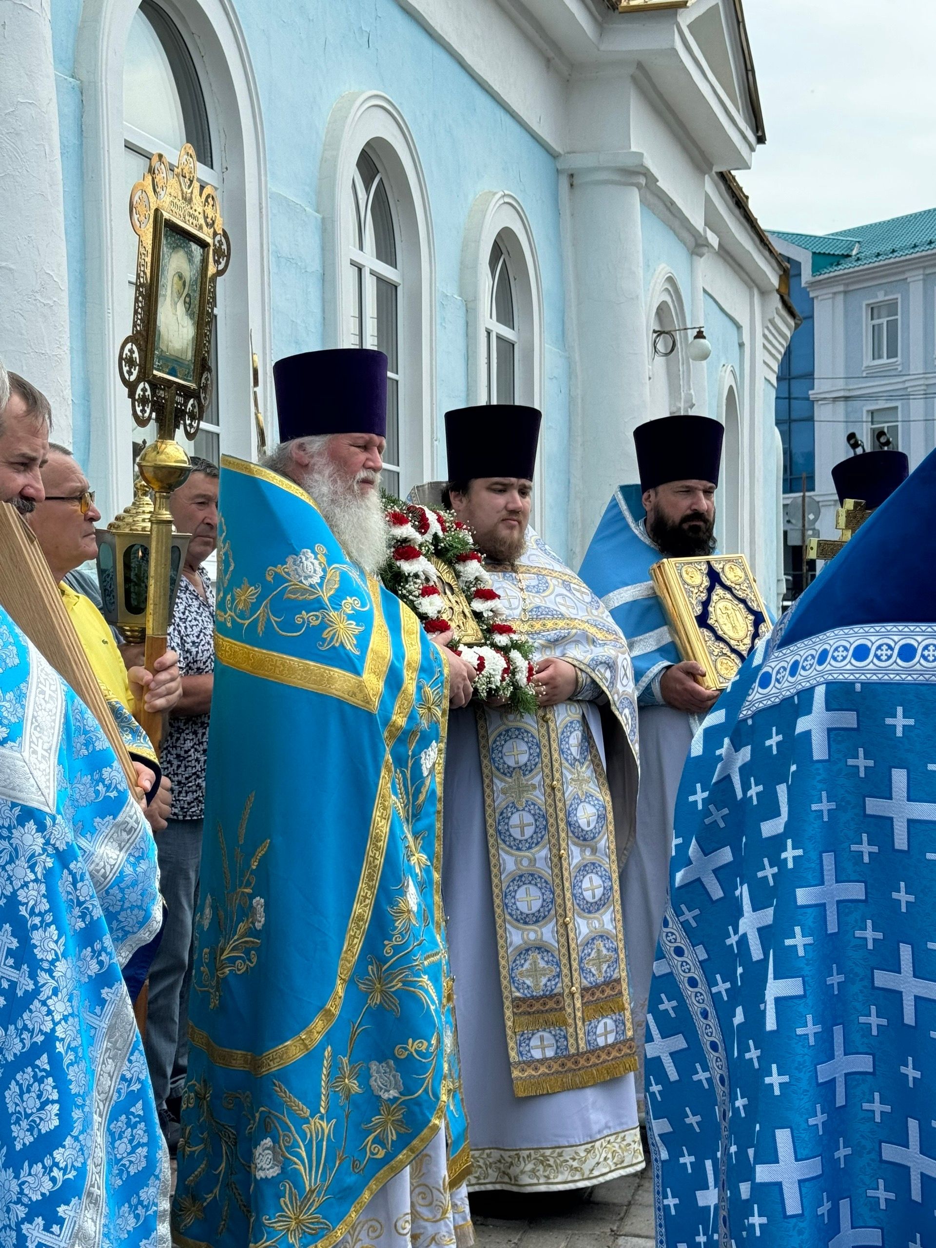 Тихвин чиркәвендә бәйрәм Литургиясе узды