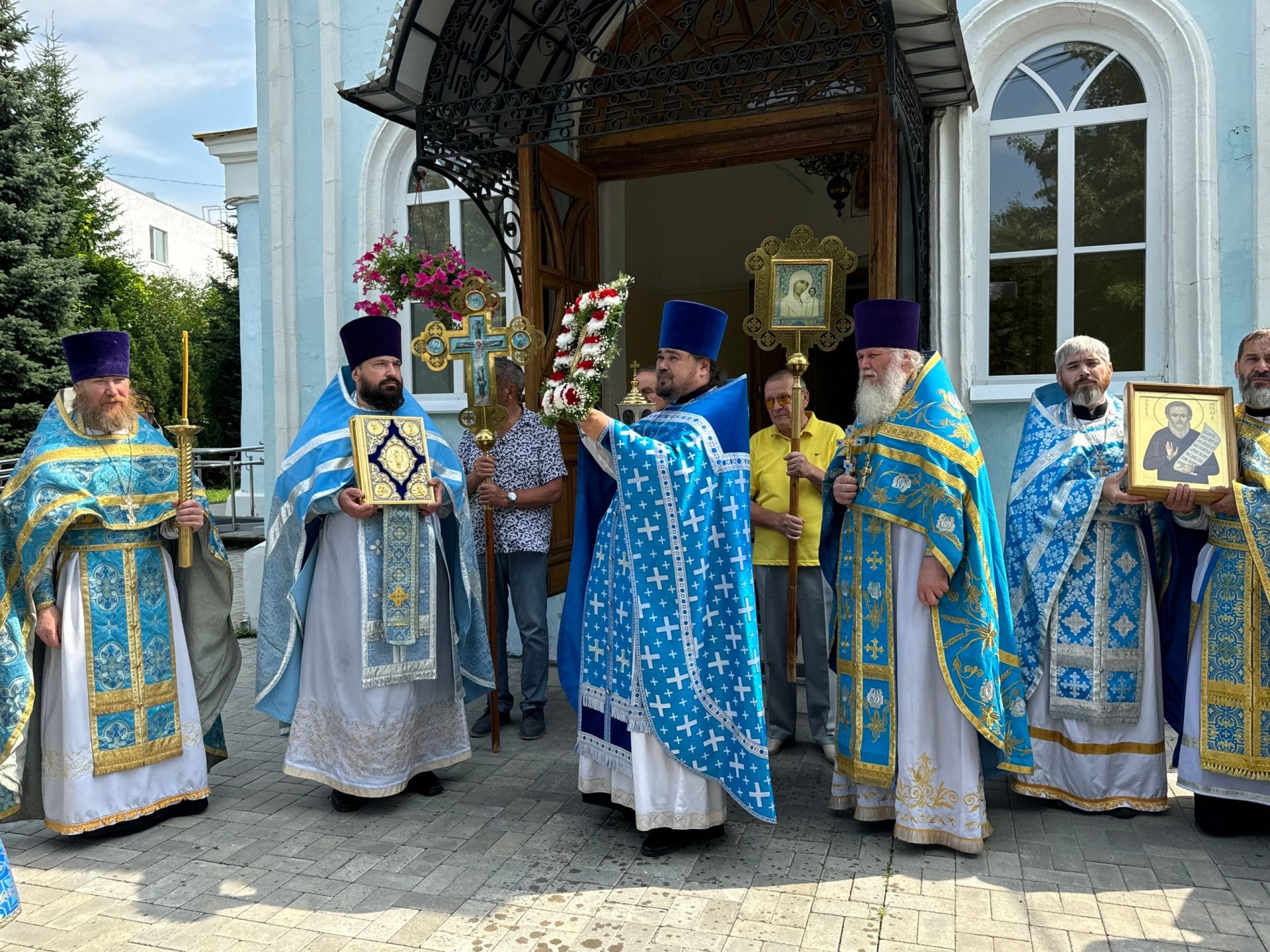 Тихвин чиркәвендә бәйрәм Литургиясе узды