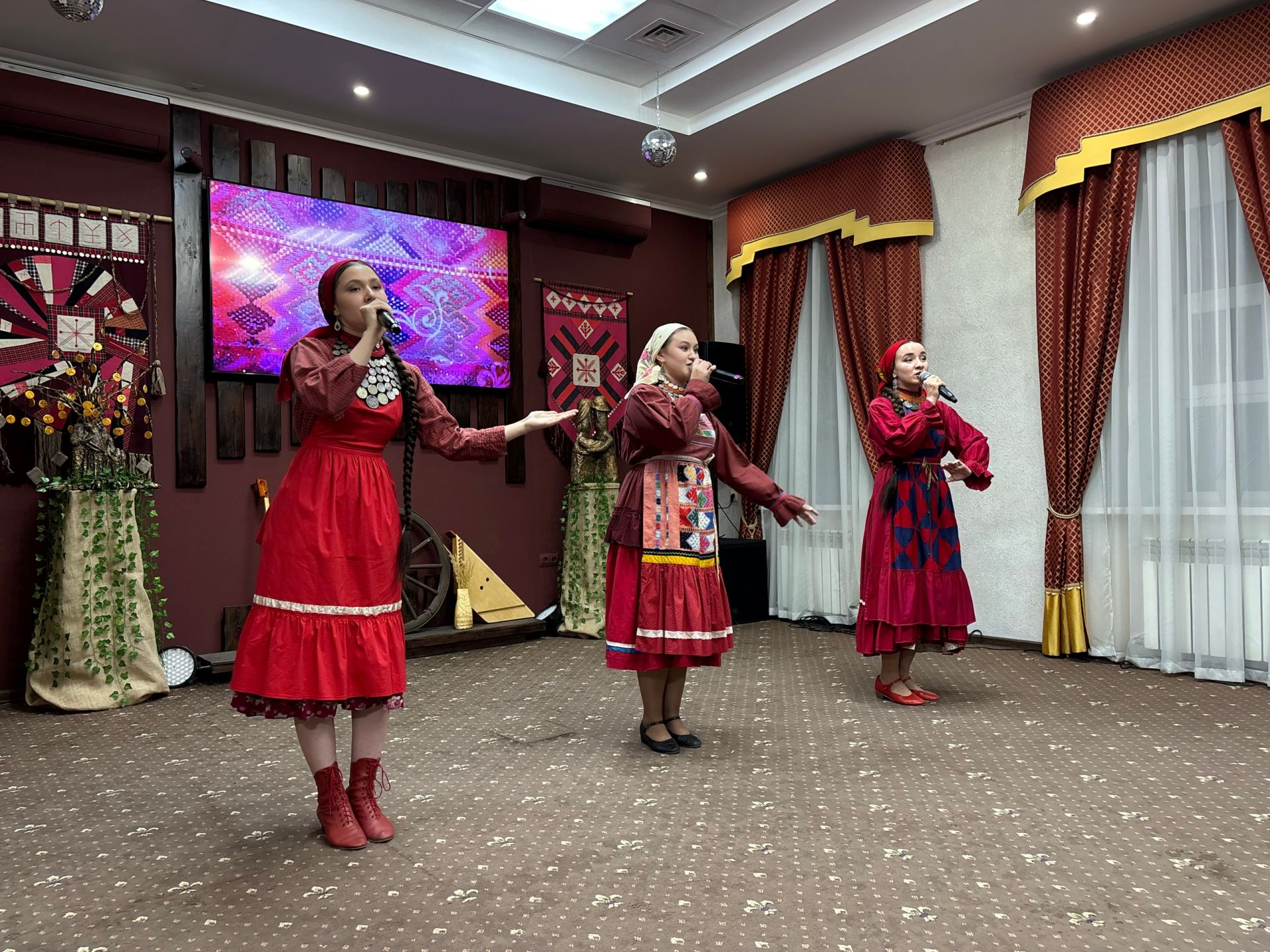Җырчы Җәкәү йорты сезон ачты