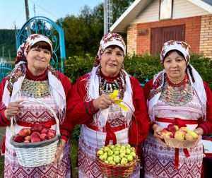 Спас бәйрәмнәре җитә: Бал, Алма һәм Чикләвек Спасы
