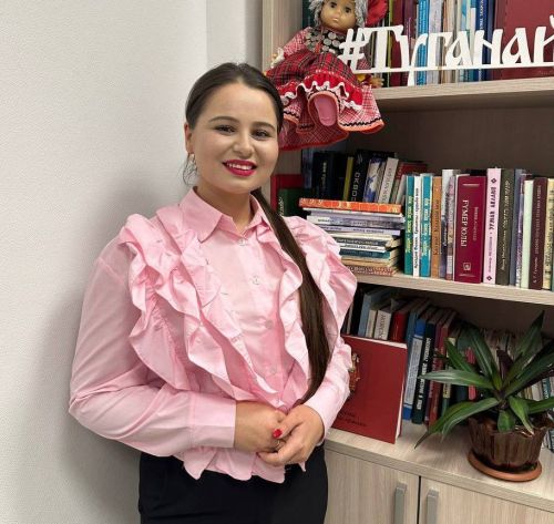 Яшь, талантлы җырчы карендәшебез Ольга Бачкова - редакциябез кунагы