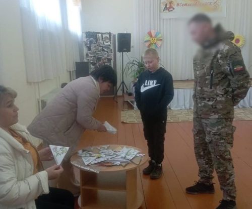 В Сетяковском клубе прошла встреча участника СВО с активистами села