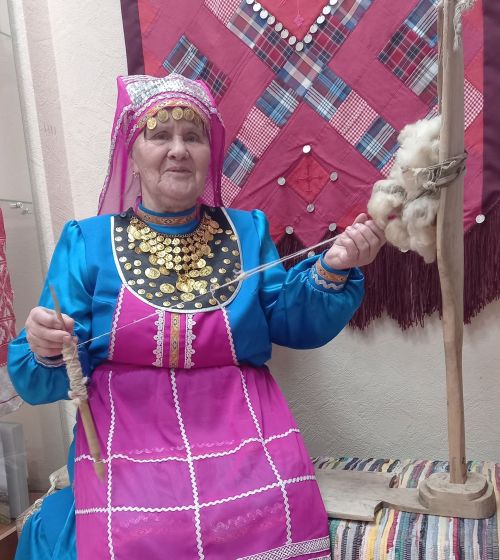 Сиксән икенче яше белән баручы Аннук түтигә ара ераклыгы киртә түгел