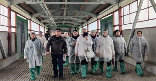 Кайбычта хезмәт ветераннары райондагы хуҗалыкта сәяхәттә булганнар