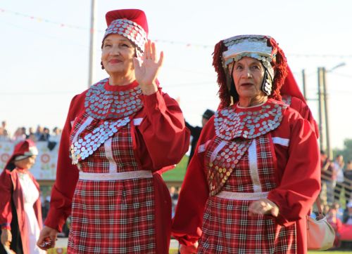 Керәшеннәрнең баш киемнәре: чиккән яулык, сүрәкә, тастар