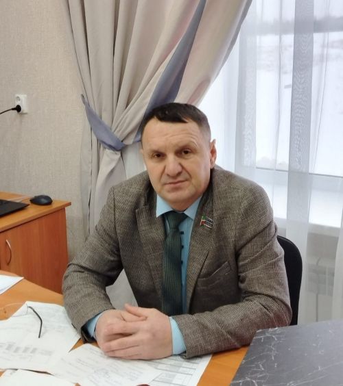Дүсмәт авыл җирлеге башлыгы Радик Ефимов: «Тормыш итү өчен уңайлыкны җирлек халкы белән булдырырбыз»