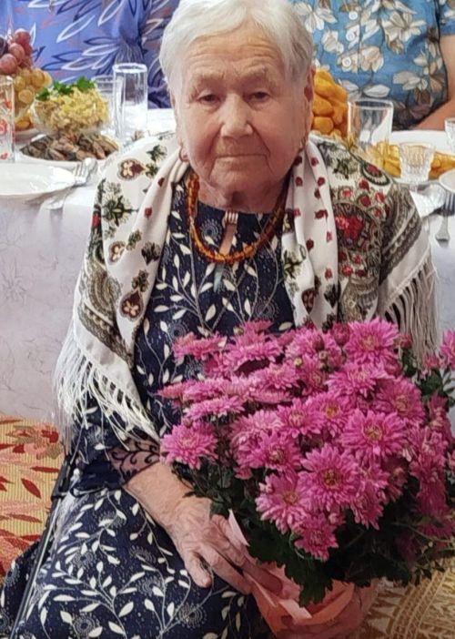90 яшен тутырган Александра Димитриева мул тормышка шатланып, илләребезнең имин булуын теләп яши
