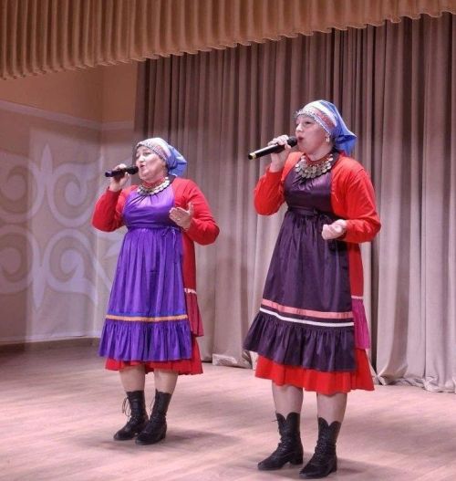 «Бәрәнҗәр» ансамбле солистлары яңартылган мәдәният йортында тамашачыларны сөендерде