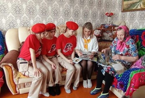 Югары Мәлем яшьармиячеләре  Анна түти Пирогова янында булдылар