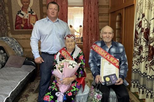 Җөридә яшәүче Михайловлар гаилә тормышының 70 еллыгын билгеләп үтте