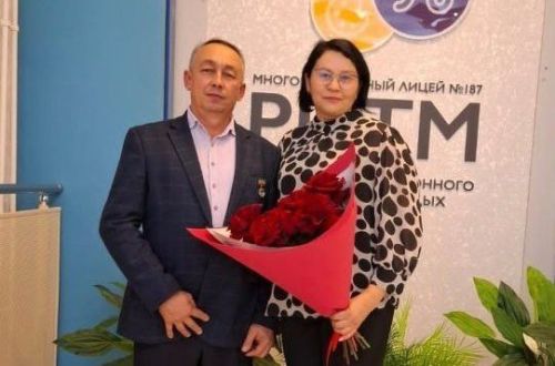 Валерий Абакаевка “Татарстанның атказанган укытучысы” дигән мактаулы исем бирелде