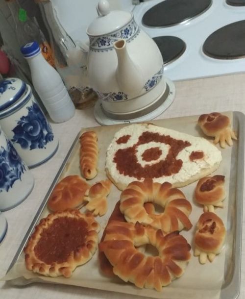 Карендәшебез Лидия Ивановадан иртәнге чәйгә – кошлар