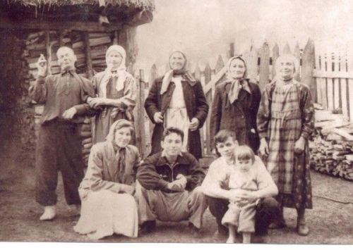 Ретро фотода – Владимир авылы кешеләре