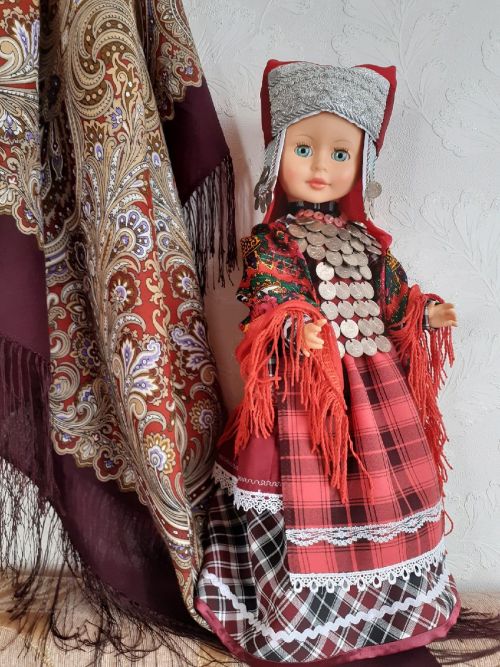 Чыңлап тора тәңкәле беләзекләре