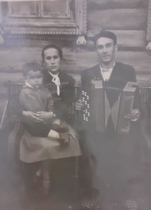 Лариса Әхмәтшина: Безнең фотоларда семья тарихы гына түгел, авыл, ил үткәне саклана