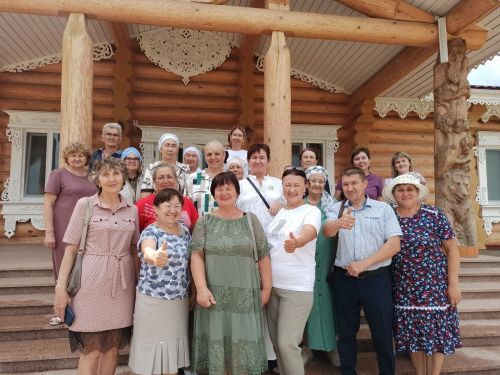 Зәйнең маскировка челтәрләре үрүче хатын-кызлар Әлмәттә булганнар