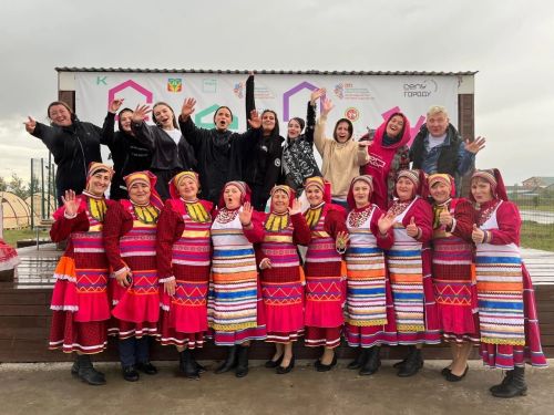 Вахит авылында Село-Чура авылы мәдәният хезмәткәрләре чыгыш ясаган