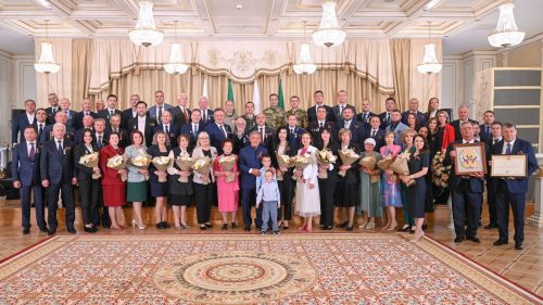 Татарстан Рәисе керәшен карендәшләргә дәүләт бүләкләре тапшырды