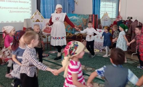Очраклы кешеләр тәрбияче була алмый