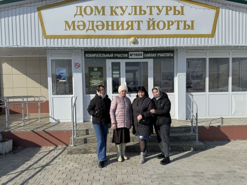 «Туганайлар» редакциясе хезмәткәрләре - Хуҗа Хәсәндә