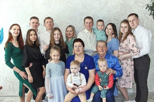 Сәвәләйнең үрнәк Петровлар гаиләсе