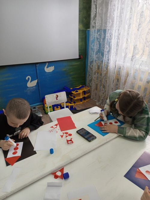 Мәктәп, бакча балалары белән  авиация һәм космонавтика көнен билгеләп үткәннәр