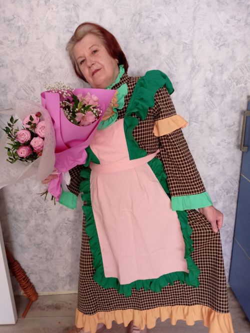 Зәйдә яшәүче карендәшебез Клавдия Максимова Олы көнгә күлмәк тегә