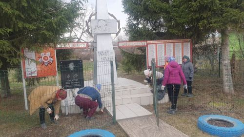 В Елабужском районе в день памятников и исторических мест провели субботник
