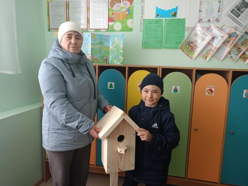 Канатлы дусларыбызга булышабыз