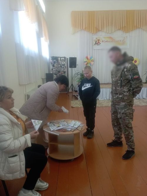 В Сетяковском клубе прошла встреча участника СВО с активистами села