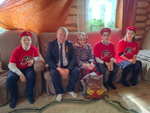 Карендәшләребез «ветеранга кунакка» акциясенә кушылды