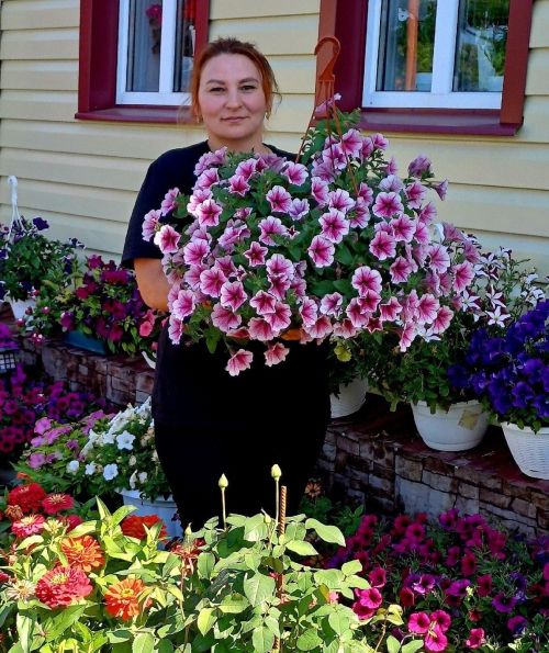 Казаннан Лариса Николаева: “Туган нигез изге бит ул – әнкәй рухы, яшәү төсе”
