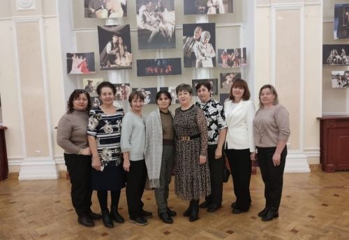 «Бергә ял иттек»: Ләке мәктәбе хезмәткәрләре Әлмәт театрында булганнар