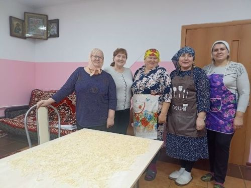 Ленино авылында яшәүчеләр махсус хәрби операциядәгеләргә өй токмачы әзерләделәр