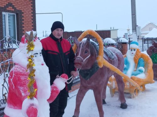 Иванайның тырыш егетләре Яңа ел бәйрәменә урамнарны матурлаган