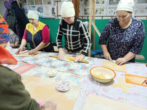 Үри һәм Бирдебәк түтиләре махсус хәрби операциядә катнашучыларга токмач кискәннәр