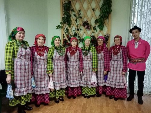 ВИДЕО: Минзәлә районыннан «Туганайлар» фольклор ансамбле үз яклары җыруын башкара