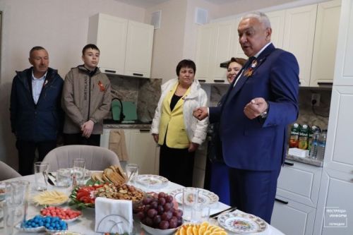 Герою России Ивану Додосову подарили квартиру