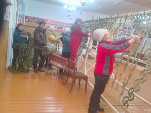 «Халыкның бу эштә күпьеллык тәҗрибәсе бар»: Яңа Балыклыда маскировка челтәрләре үрәләр