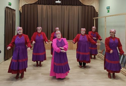 Бахтада өлкән буын сызыклы биюләрне үзләштерә