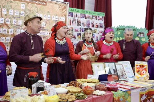 Кр. Бараннан Анисимовлар «Гасырлар авазы гаилә тарихында»конкурсында икенче урынны яуладылар