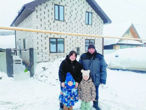 «Авылны яшәтүчеләр»: Дүсмәттән яшь Алексеевлар гаиләсе авыл тормышын сайлаган