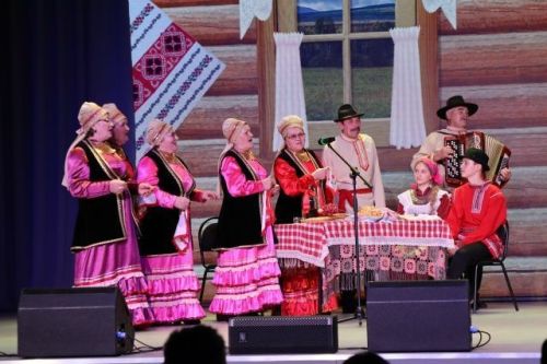 Бакалының  «Сөнәкәй» ансамбле үз исемен  яклау өчен чыгышларын тәкъдим итте