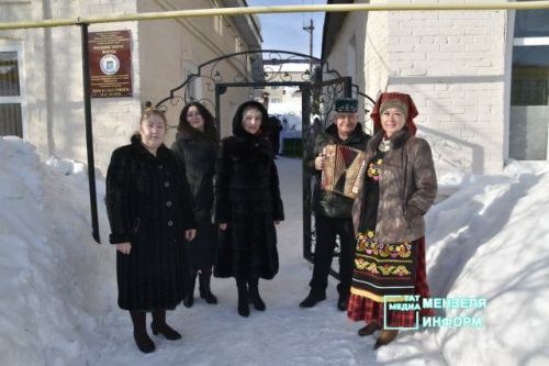 Минзәләдә кунакларны дәртле керәшен җыруы белән каршы алдылар