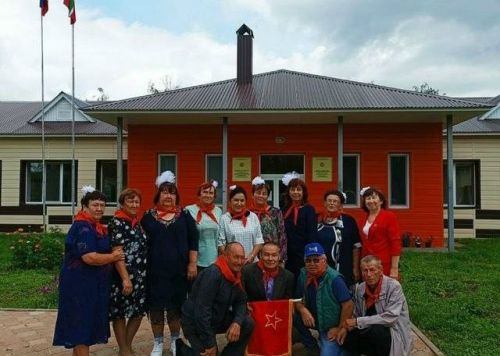 «Якты эз, җырлар калдырып китте»: Азат Хөсәенов турында истәлекләр