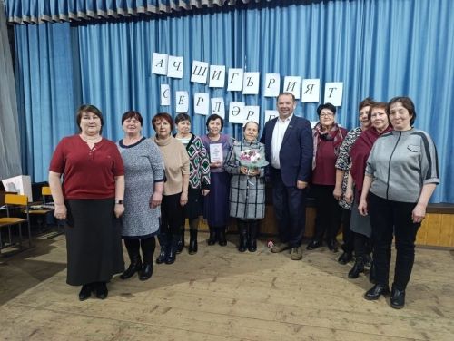 Юкәчедән Анна Овчинникова — гомерен балаларга багышлаган укытучы һәм шагыйрә